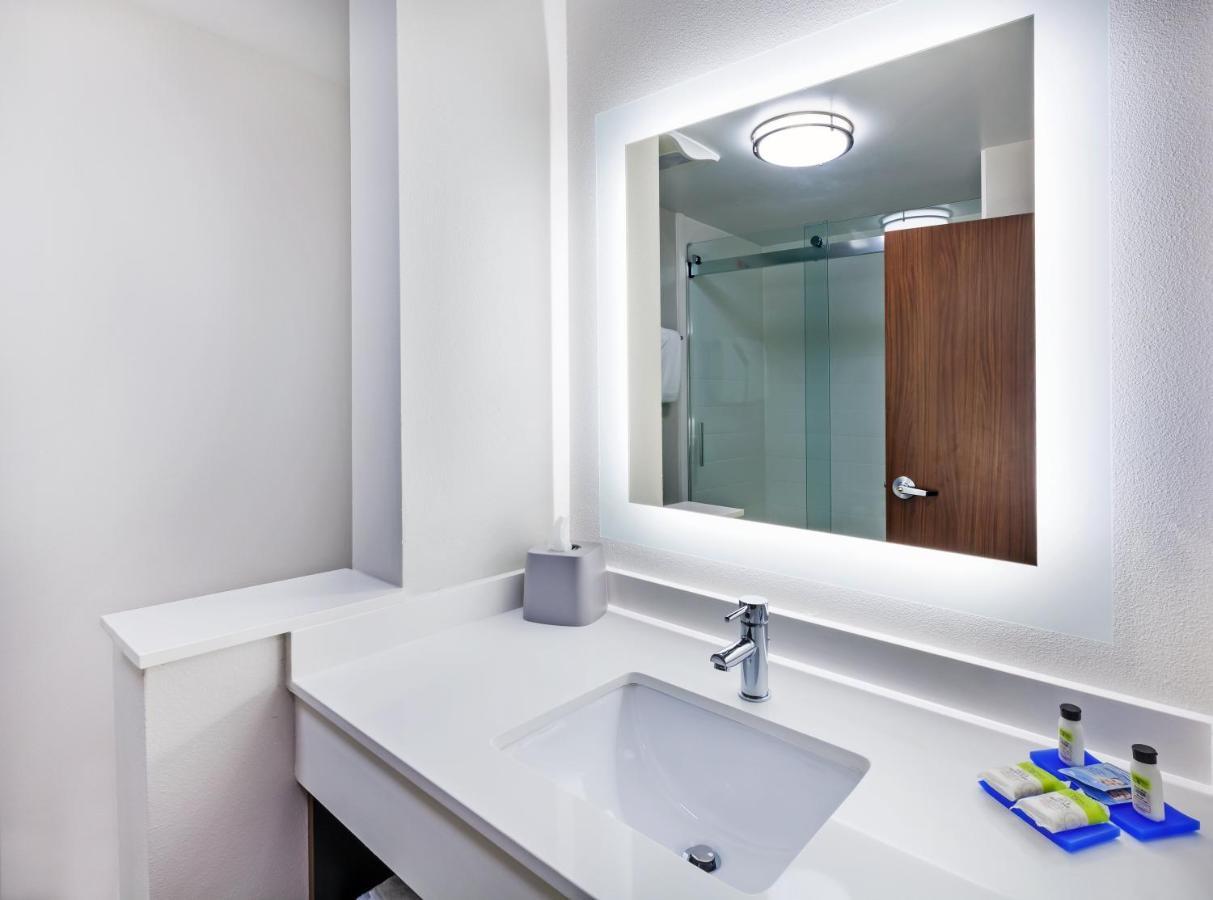 Holiday Inn Express & Suites Tulsa South - Woodland Hills By Ihg Esterno foto