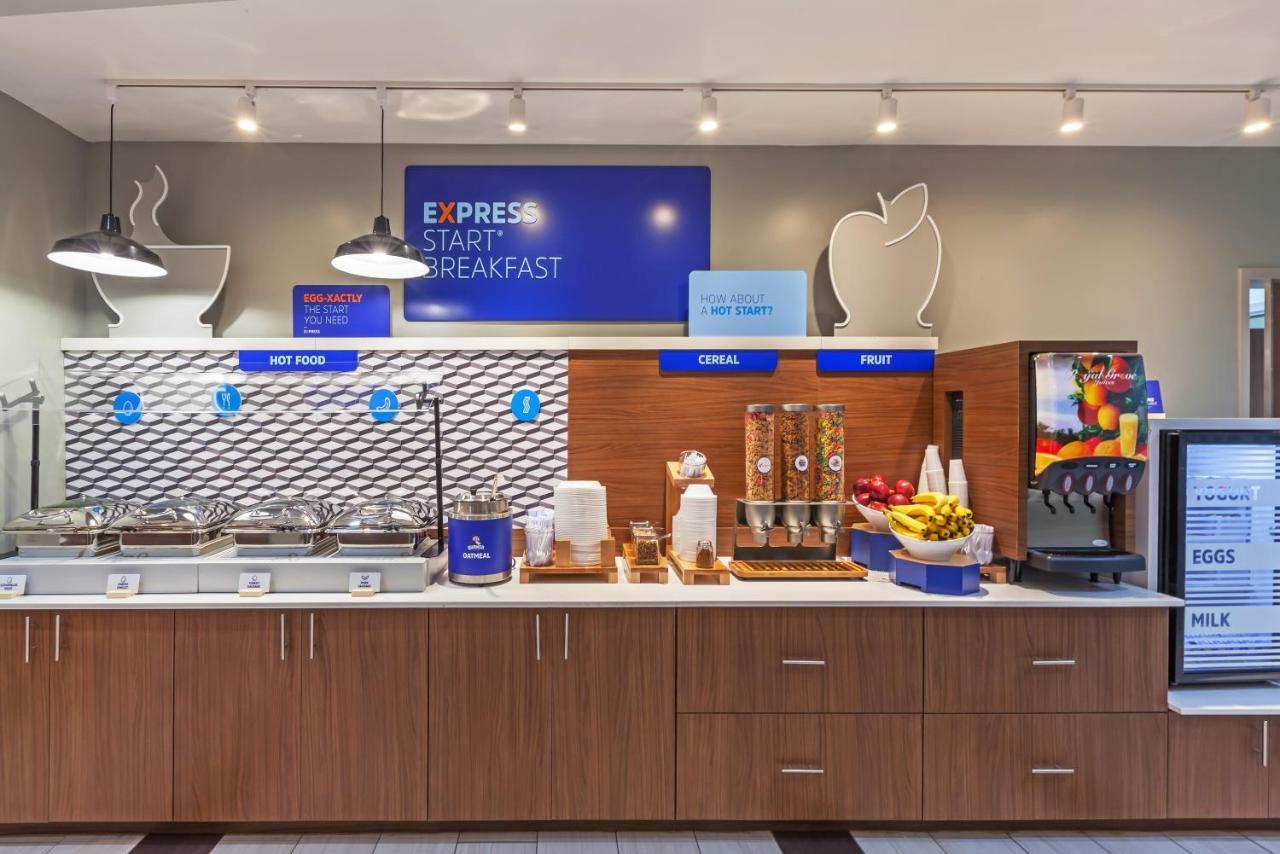 Holiday Inn Express & Suites Tulsa South - Woodland Hills By Ihg Esterno foto