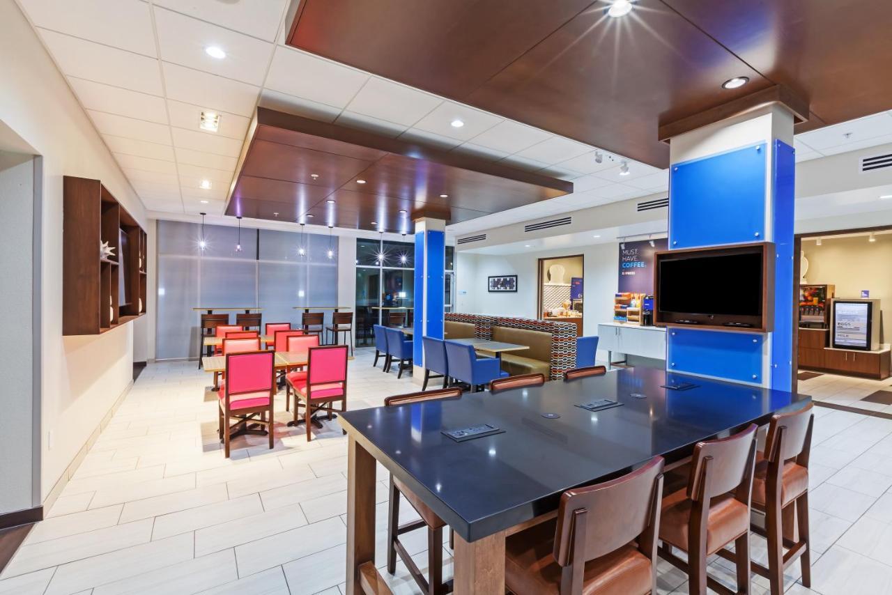 Holiday Inn Express & Suites Tulsa South - Woodland Hills By Ihg Esterno foto