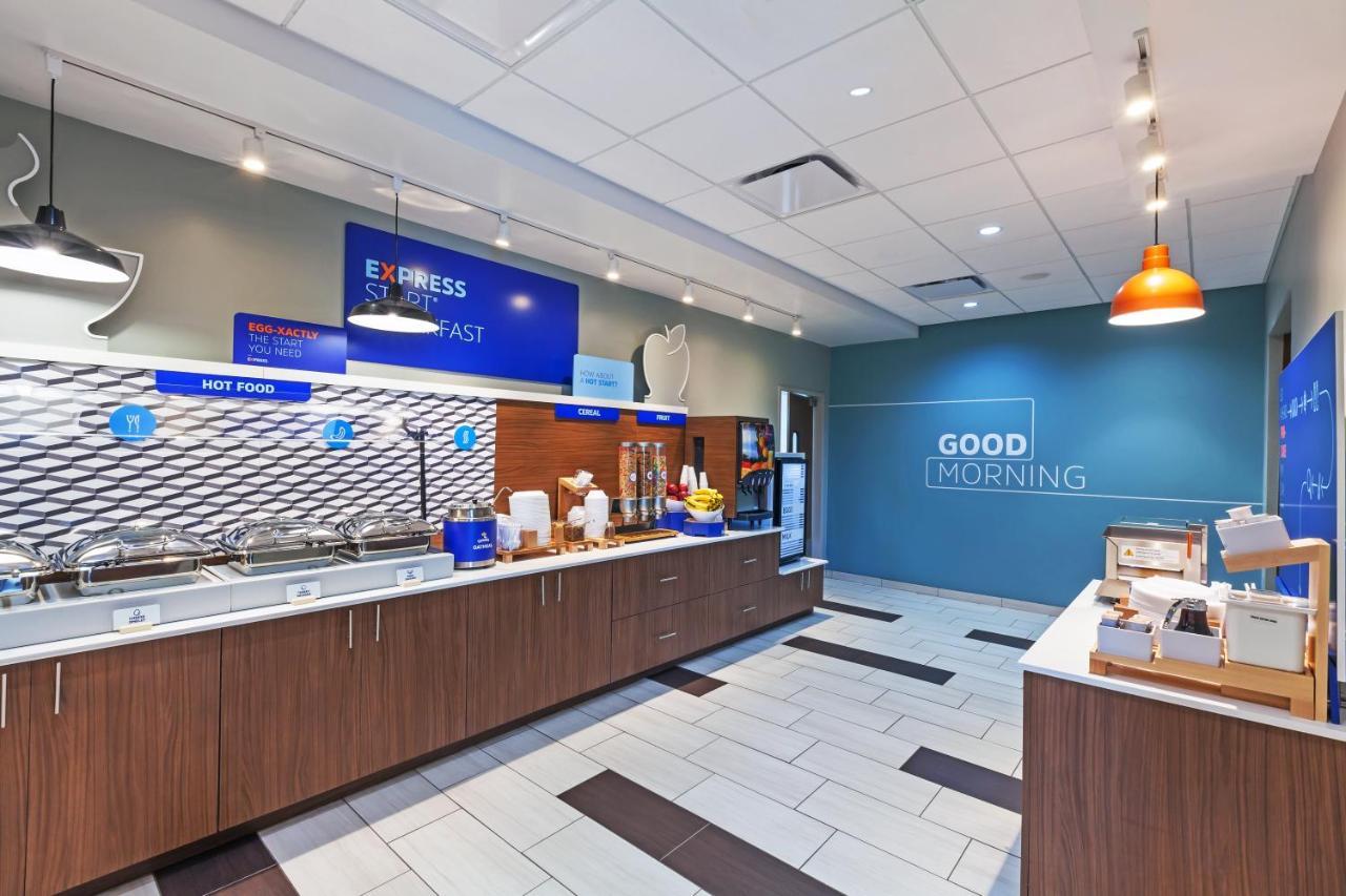 Holiday Inn Express & Suites Tulsa South - Woodland Hills By Ihg Esterno foto