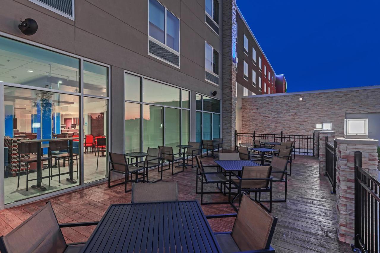 Holiday Inn Express & Suites Tulsa South - Woodland Hills By Ihg Esterno foto